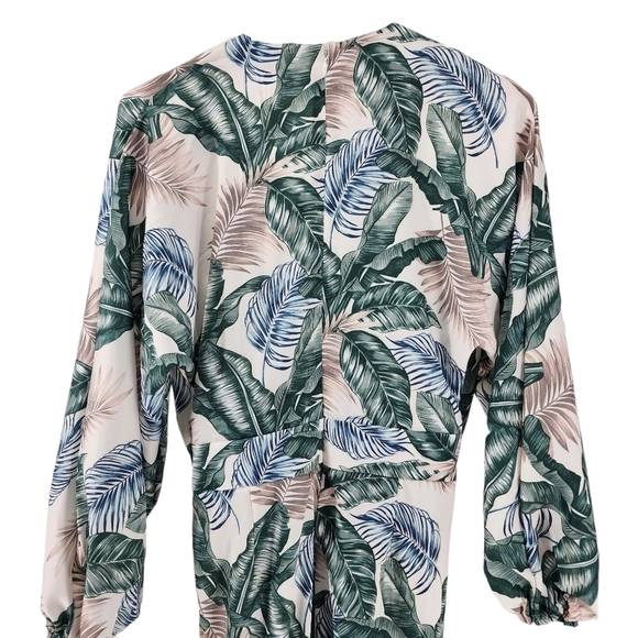 Club L Women's Summer Haze Tropical Print Plunge Wide Leg Jumpsuit - 2 - Picture 7 of 9